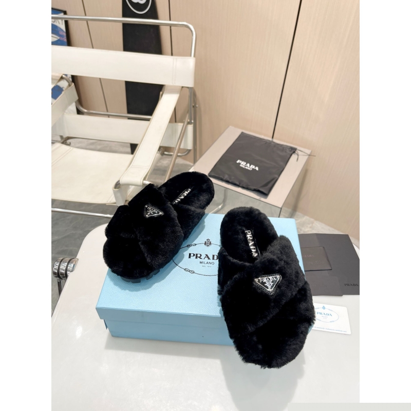 Pra*a slippers